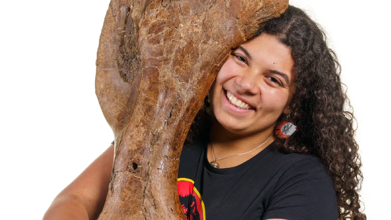 Yasmin Grooters met fossiel