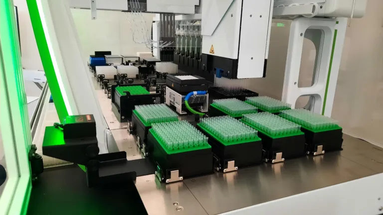 Janus G3 Robot voor DNA-extractie en -isolatie ARISE, foto Kevin Beentjes 