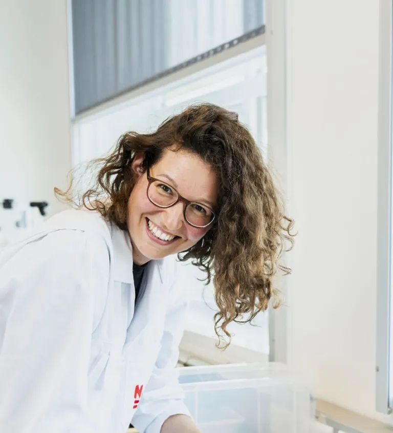 Elsa in the lab