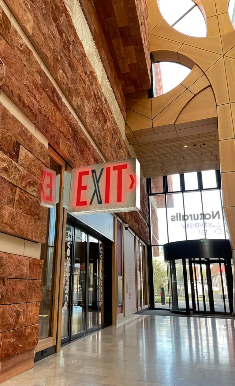 eXit-bordje in Naturalis